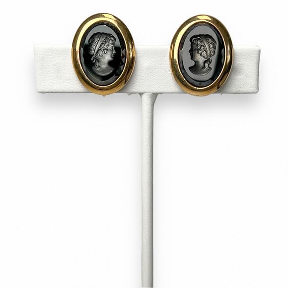 Sarah Coventry Earrings Evening Profile Clip On Black Intaglio Cameo Gold Tone - Picture 1 of 10